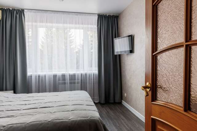 Гостиница Кузбасс Кемерово-245