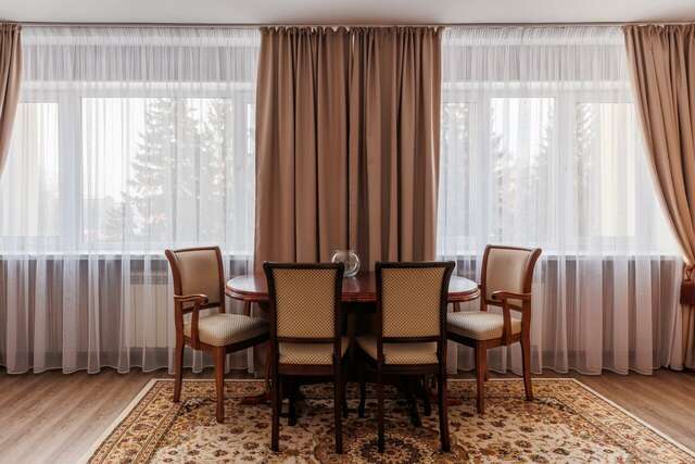 Гостиница Кузбасс Кемерово-243